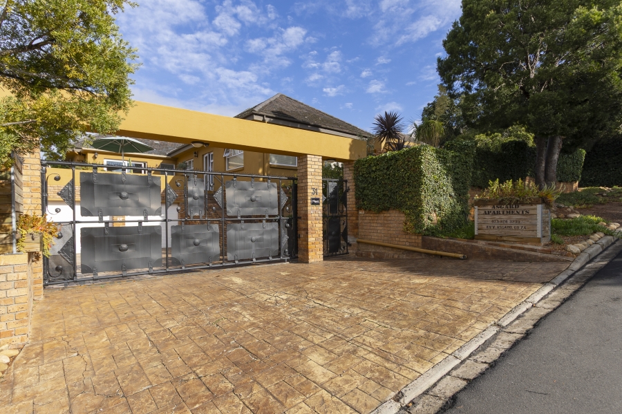 6 Bedroom Property for Sale in Roundhay Western Cape